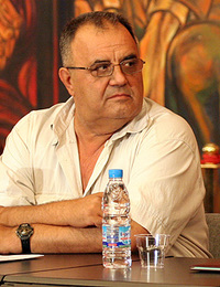 Мажоритарният кандидат и водач на листата Божидар Димитров е роден в Созопол през 1945 